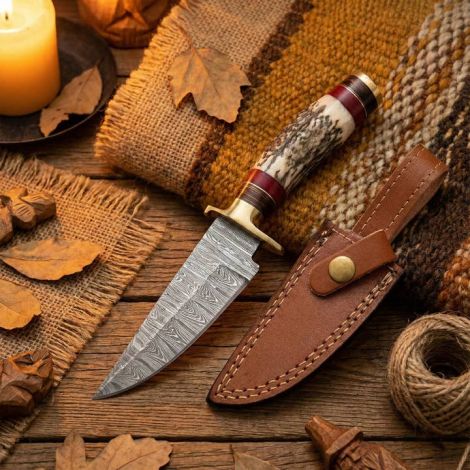 8" Damascus Steel Knife with Leather Sheath, Horn Handle